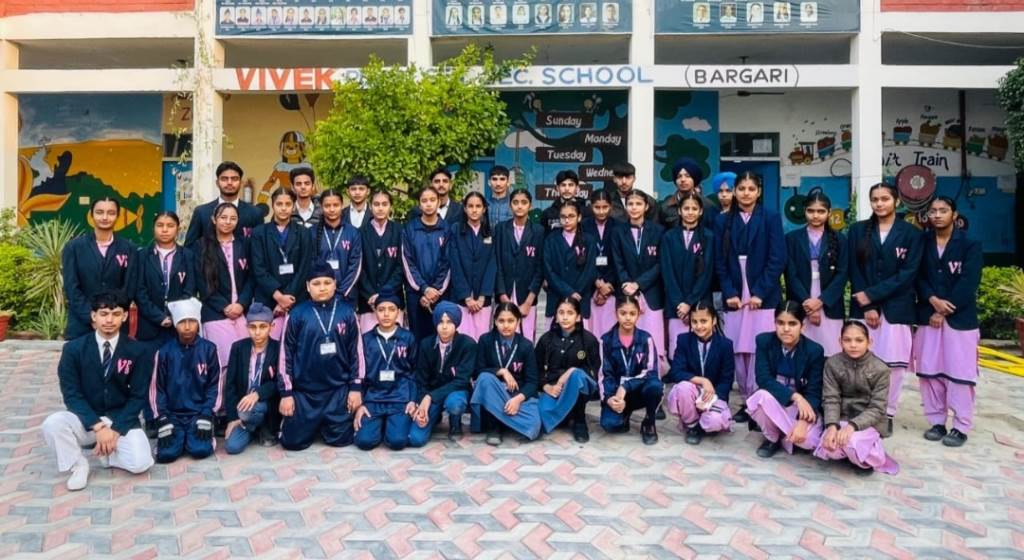 Educational tour organized by Vivek Public Senior Secondary School Bargari